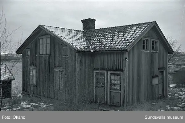 Järveds sågverk, herrgård, tank, tippvagn, pråm, plintar, m.m.
