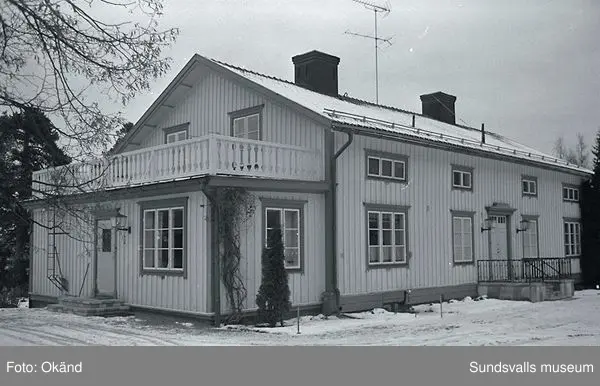 Järveds sågverk, herrgård, tank, tippvagn, pråm, plintar, m.m.