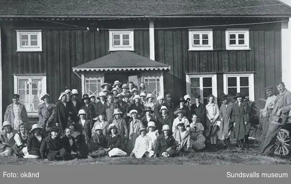 Sommarläger KFUK 1922 i Tynderö.(KFUK står för Kristliga föreningen för unga kvinnor)