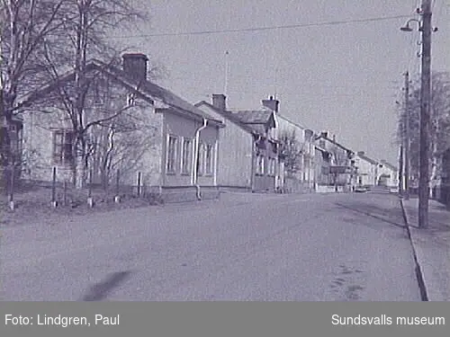 Vy över Nygatan med bl a kv. Linden och Almen.