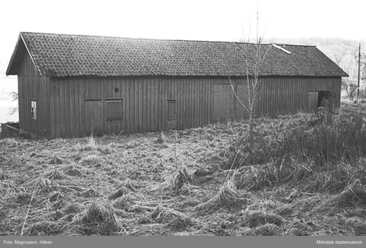 Uthus på Tållered 1:8 i Tållered, februari 1991.
Fastigheten ägdes av Werner Karlsson (död 1990).