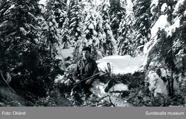 Einar Lian på skogsarbete i Slammeråsen, Bräcke, 1943.