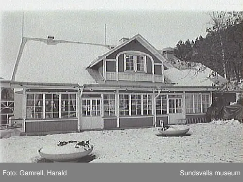 Exteriörbilder på Folkets Park och Tonhallen.