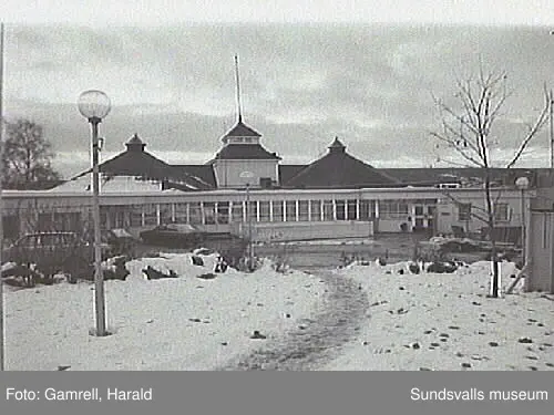 Exteriörbilder på Folkets Park och Tonhallen.