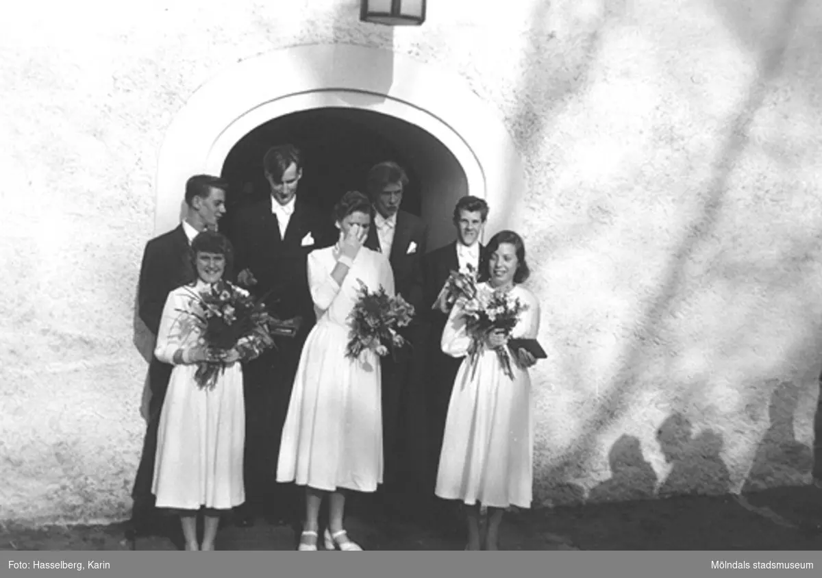 Konfirmander från skolhemmet Stretered utanför Kållereds kyrka, 16 maj 1958.