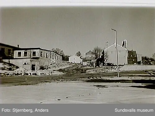 Bild 11 Magasin tidigare virkeslager ca 1940.Bild 16 Vy fr SO nyuppfört kontor till höger,transformatorhuset i fonden.
