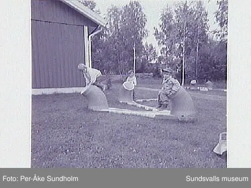 Betongskulptur av Karin Hansson.