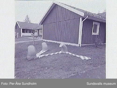 Betongskulptur av Karin Hansson.