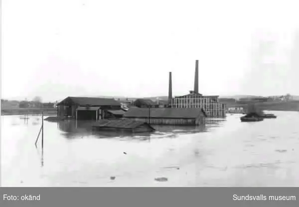 Fotografier med koppling till Högoms tegelbruk (ägare AB Erik Laurents 1897-1962).