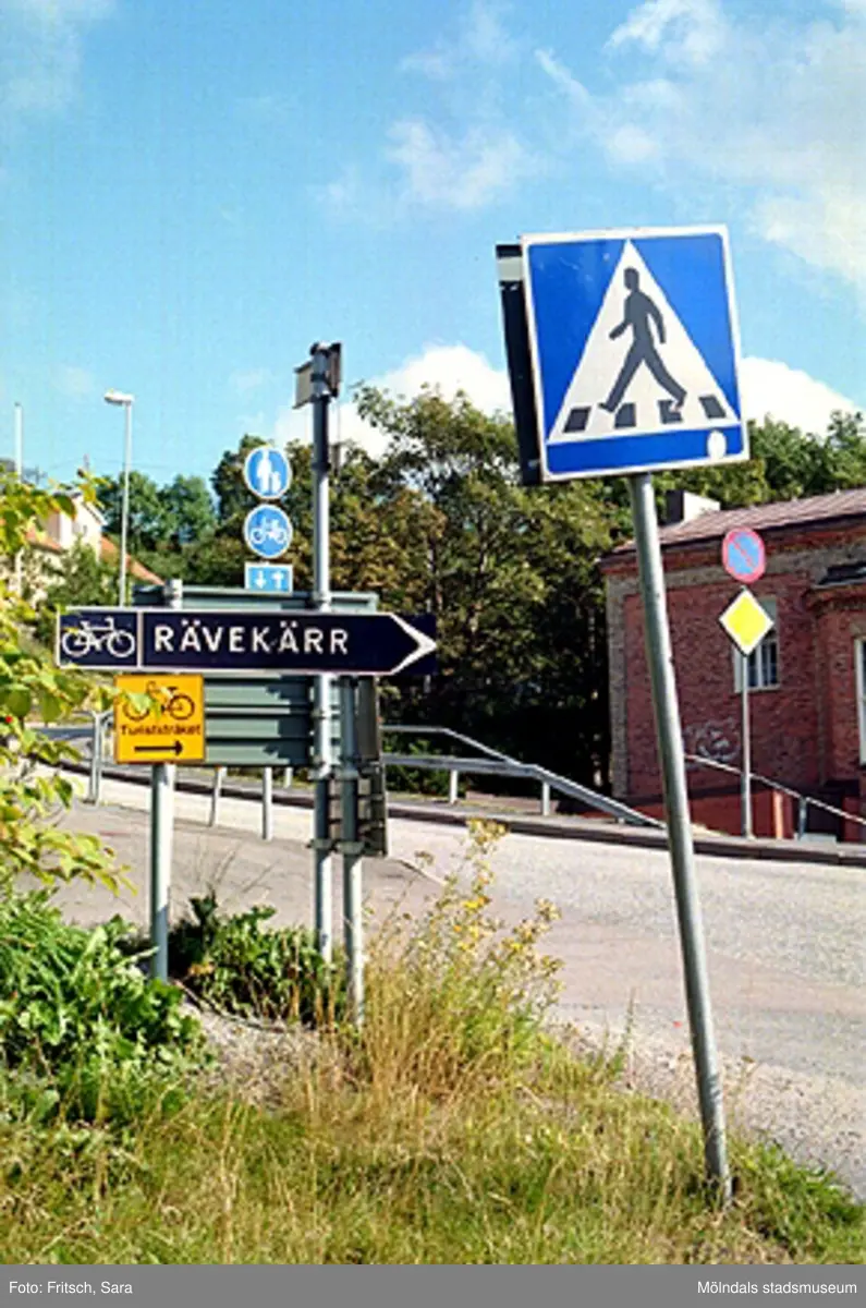 Mölndal museum till höger, tidigare polishus i Mölndals Kvarnby år 1996.