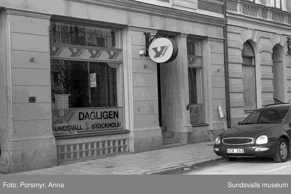 Dokumentation av en bussresa med Y-bussen Sundsvall - Stockholm tur och retur, 1998.Se bildtexter och fotoprotokoll.