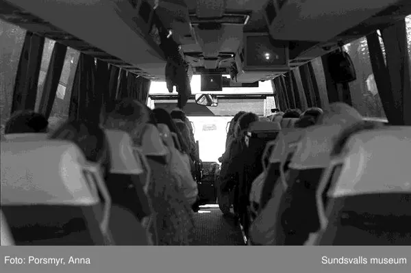 Dokumentation av en bussresa med Y-bussen Sundsvall - Stockholm tur och retur, 1998.Se bildtexter och fotoprotokoll.
