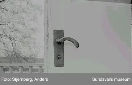 Motiv: Stg3049M, Kubikenborgs industriområde inkl. herrgårdsmiljön, Skönsmons förs. Herrgårdsbebyggelse. Bild 20 utbyggnad från 1890-talet.18: Detalj frontespis mot V.19: Detalj av skorsten20: Vy över utbyggnad mot S.21: Dörr mot terassen.22: Övre trapphallen.23: Vy från V mot ö.herrgårdsflygeln.