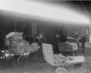 Inlastning av post i postkupé på Stockholms Centralstation, 1910