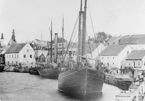 Postångfartyget Polhem i Visby hamn år 1865.