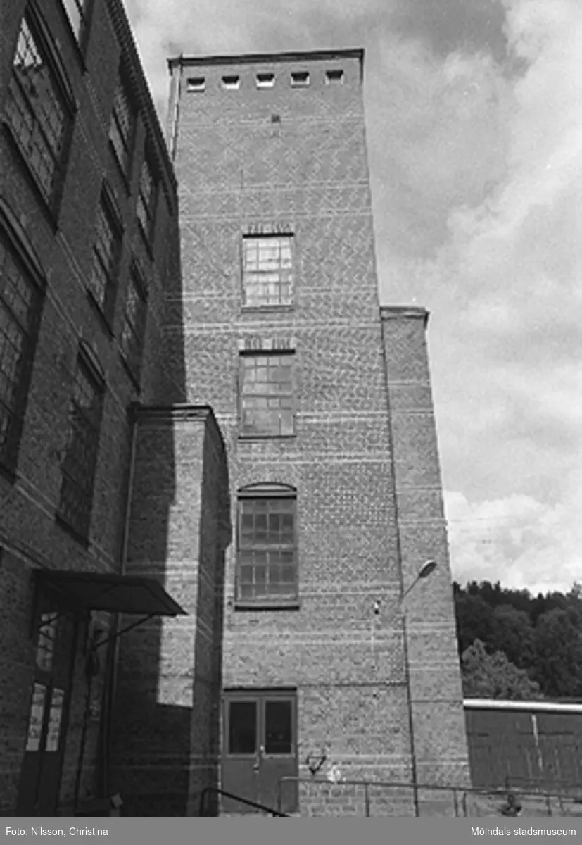 Werners fabriker i Annestorp, Lindome, hösten 1994. Byggnadsdetaljer: Dörr och fönster.