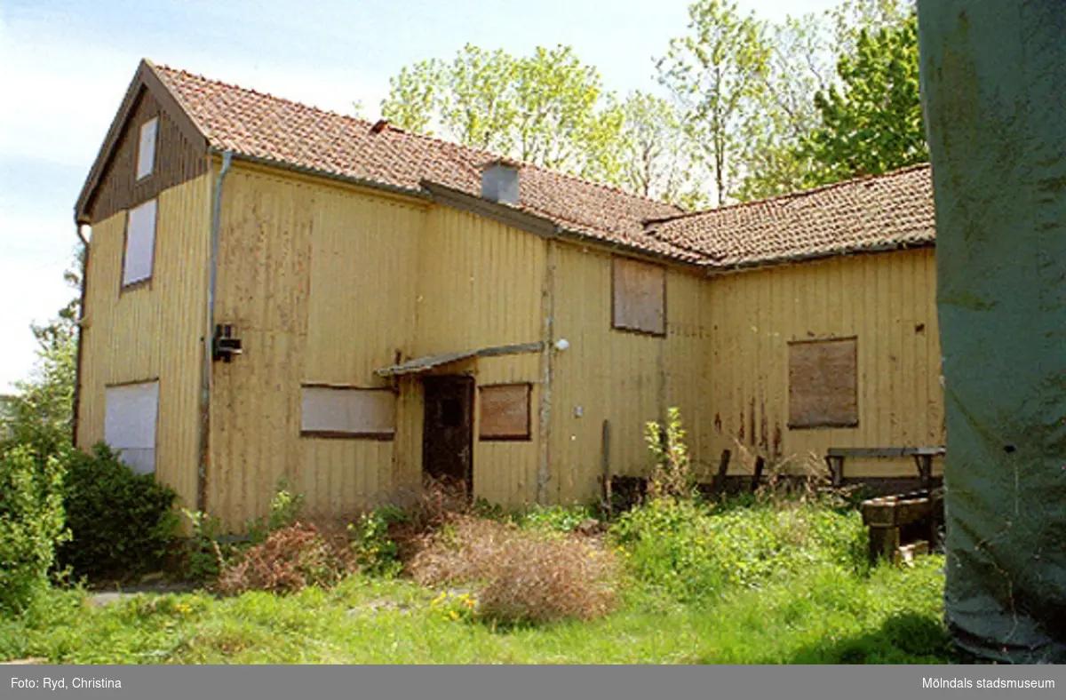 Det gamla bostadshuset Ranntorp 1:16 i Ranntorp, Lindome, maj 1994. Huset är nu rivet.