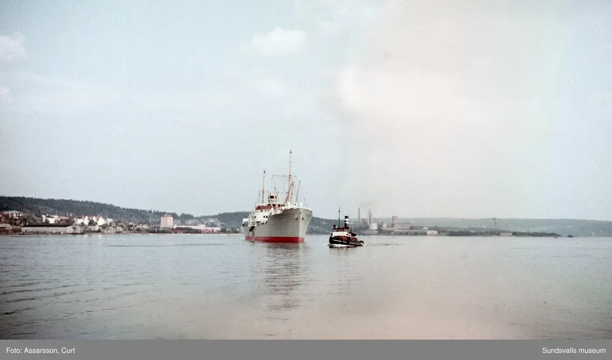 Lastfartyg i Sundsvalls hamn.