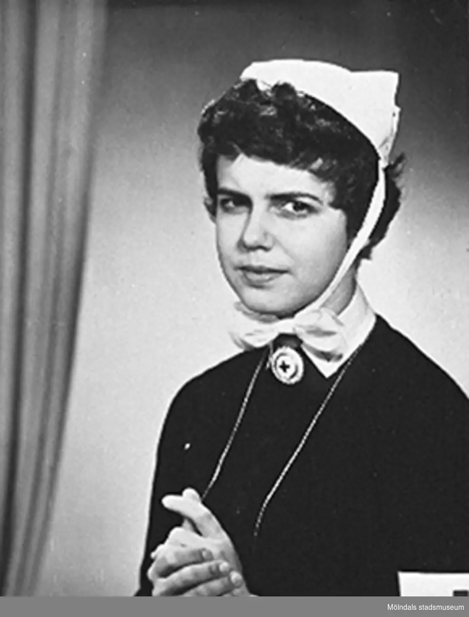 Sjuksköterska Liljan, elev på Sabbatsbergs sjukhus i Stockholm, cirka 1958. Relaterade motiv: 2004_1526 - 1534.