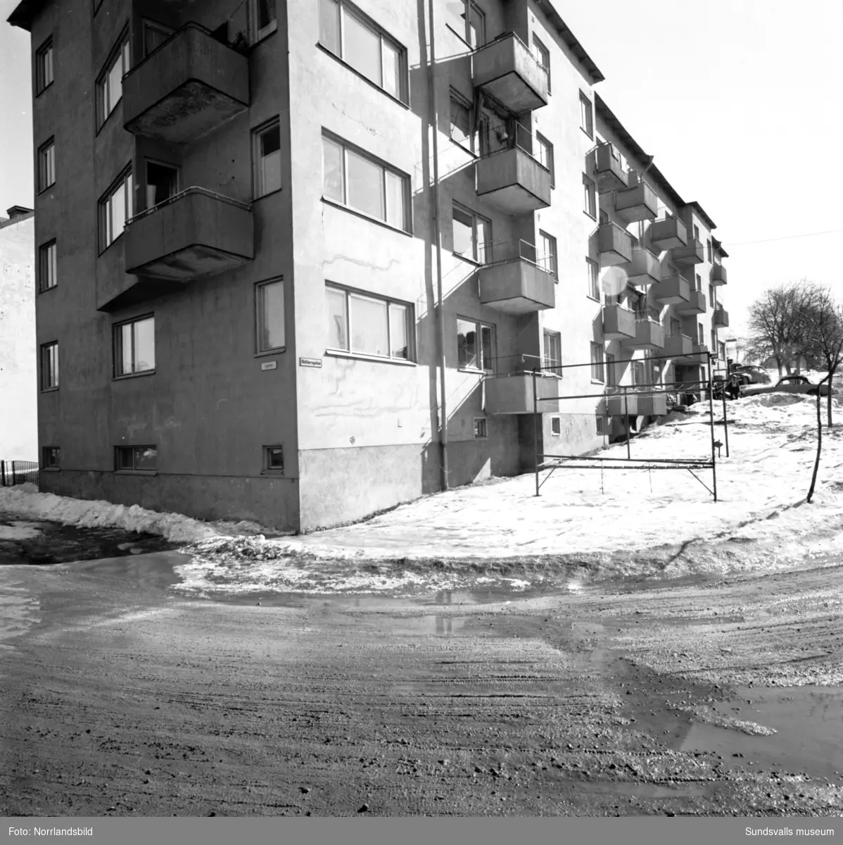 Det så kallade "Sprickhuset" på Storgatan 46, exteriör och detaljer.