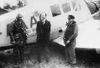 Före starten från Barkarby. Från vänster piloten Liljeberg, notarie
Olsen och mekanikern Cyesney.