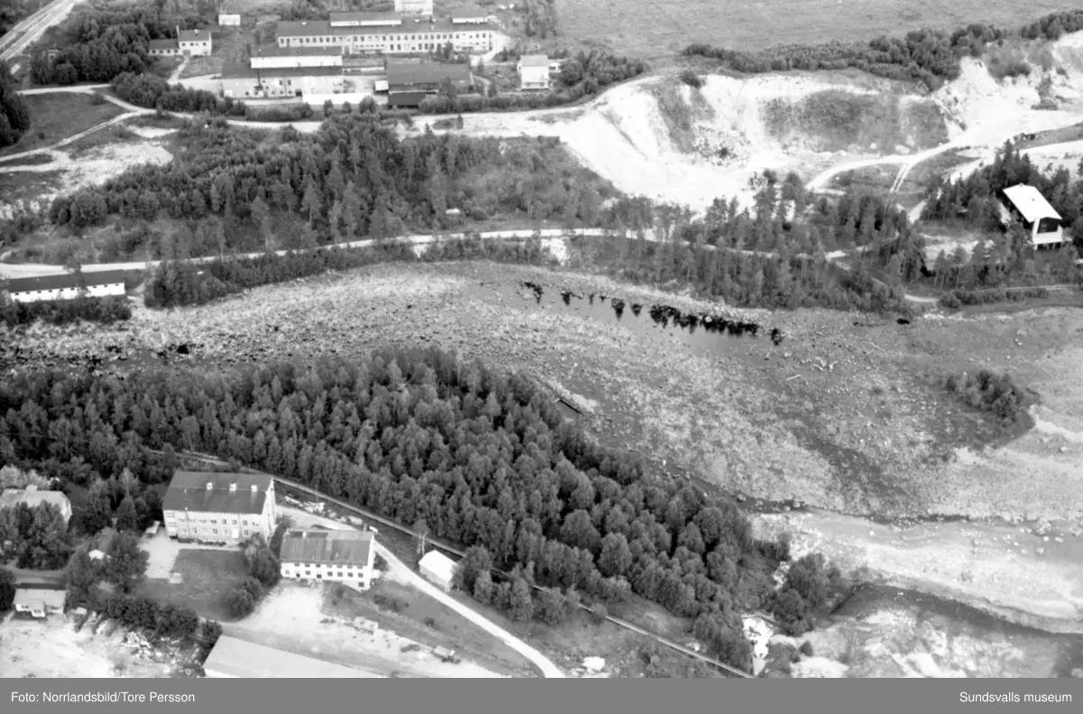 Flygfoton över Ljungans dalgång vid lågvatten. Stöde, Viskan, Torpshammar, Fränsta, Ljungaverk.