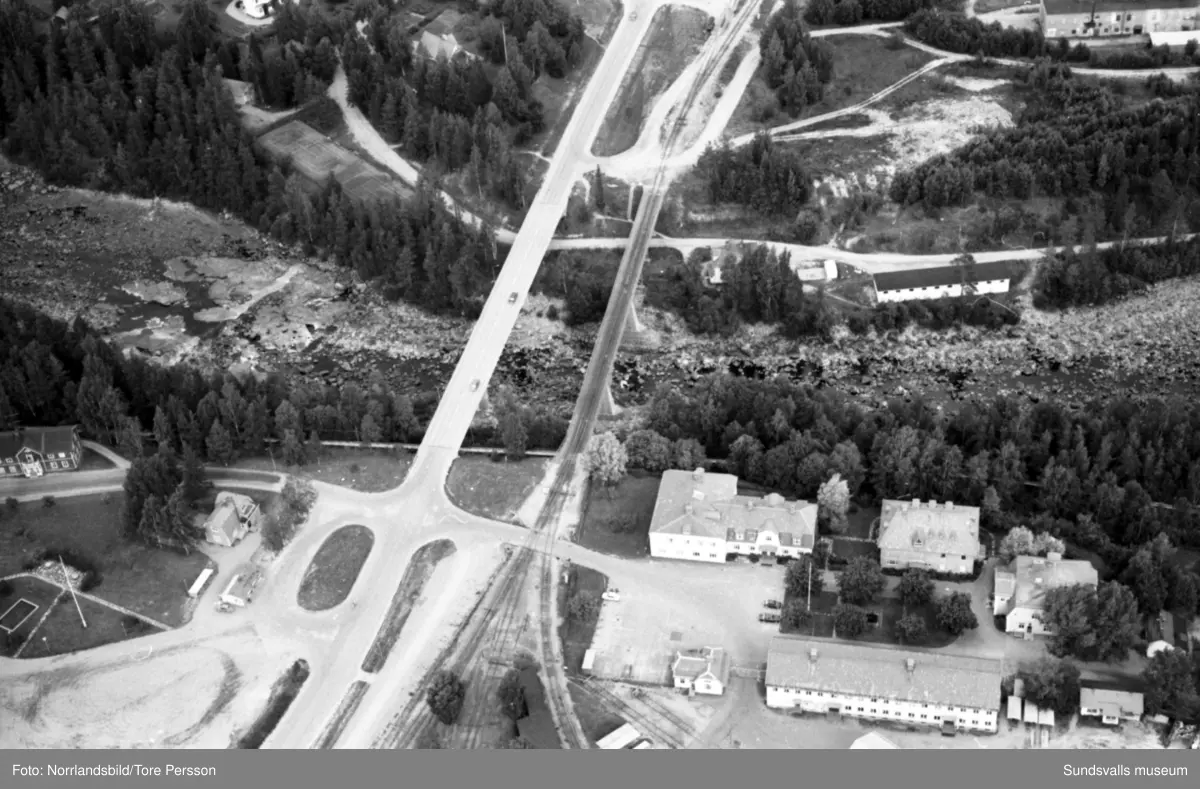 Flygfoton över Ljungans dalgång vid lågvatten. Stöde, Viskan, Torpshammar, Fränsta, Ljungaverk.