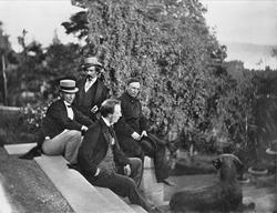 Thomas Heftye med gjester på Frognæs.