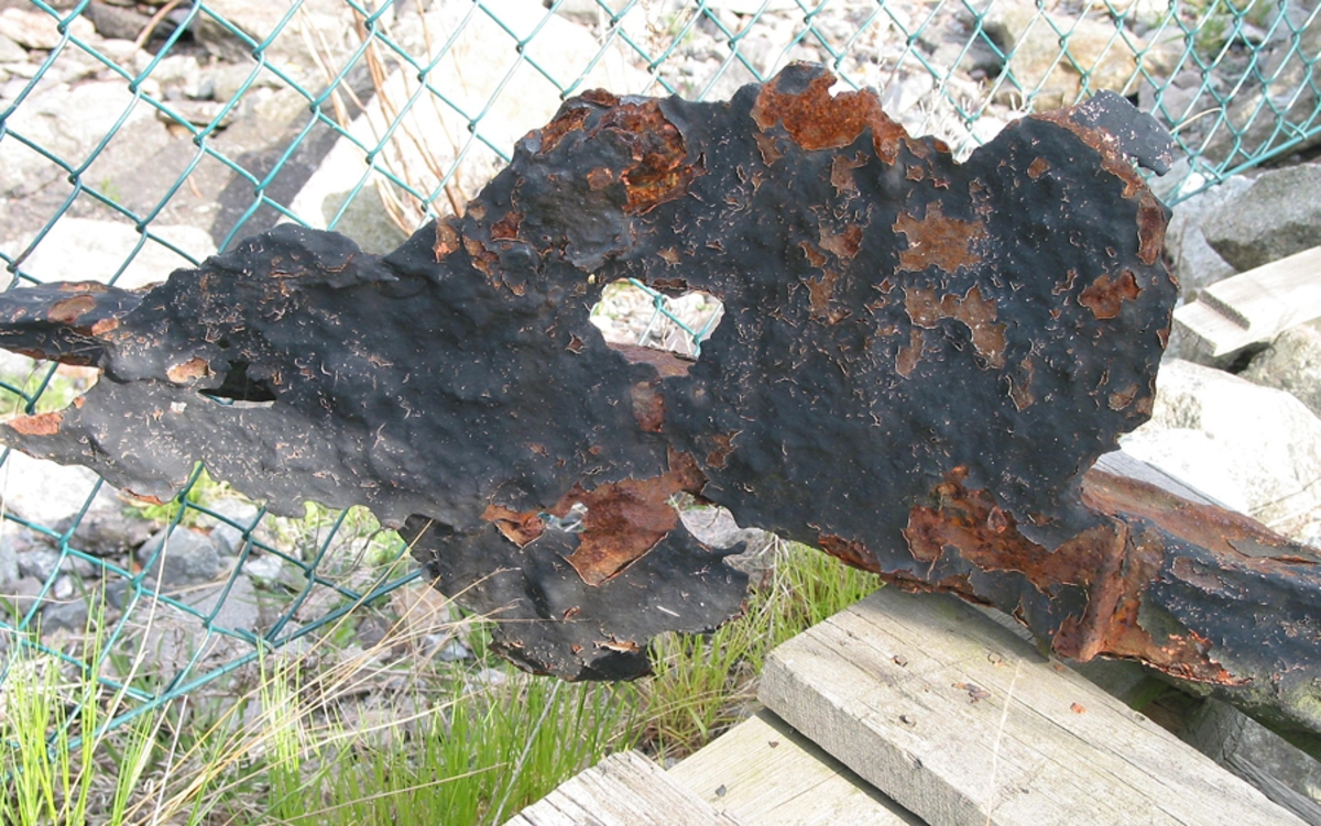 Ankare. Saknar stock och röring. Klack för stock finns dock. Mycket rostskadade flyn.