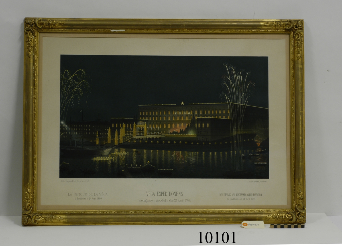 Motiv: Vega-expeditionens mottagande på Stockholms ström framför kungl. slottet.
Text: Vega-expeditionens mottagande i Stockholm den 24 april 1880.
Efter aquarell af O.A. Mankell. Centraltryckeriet  Stockholm.
La retour de la Véga á Stockholm le 24 avril 1880.
Der Emfang de Nordenskiöldschen -expedition zu Stockholm am april 1880.
