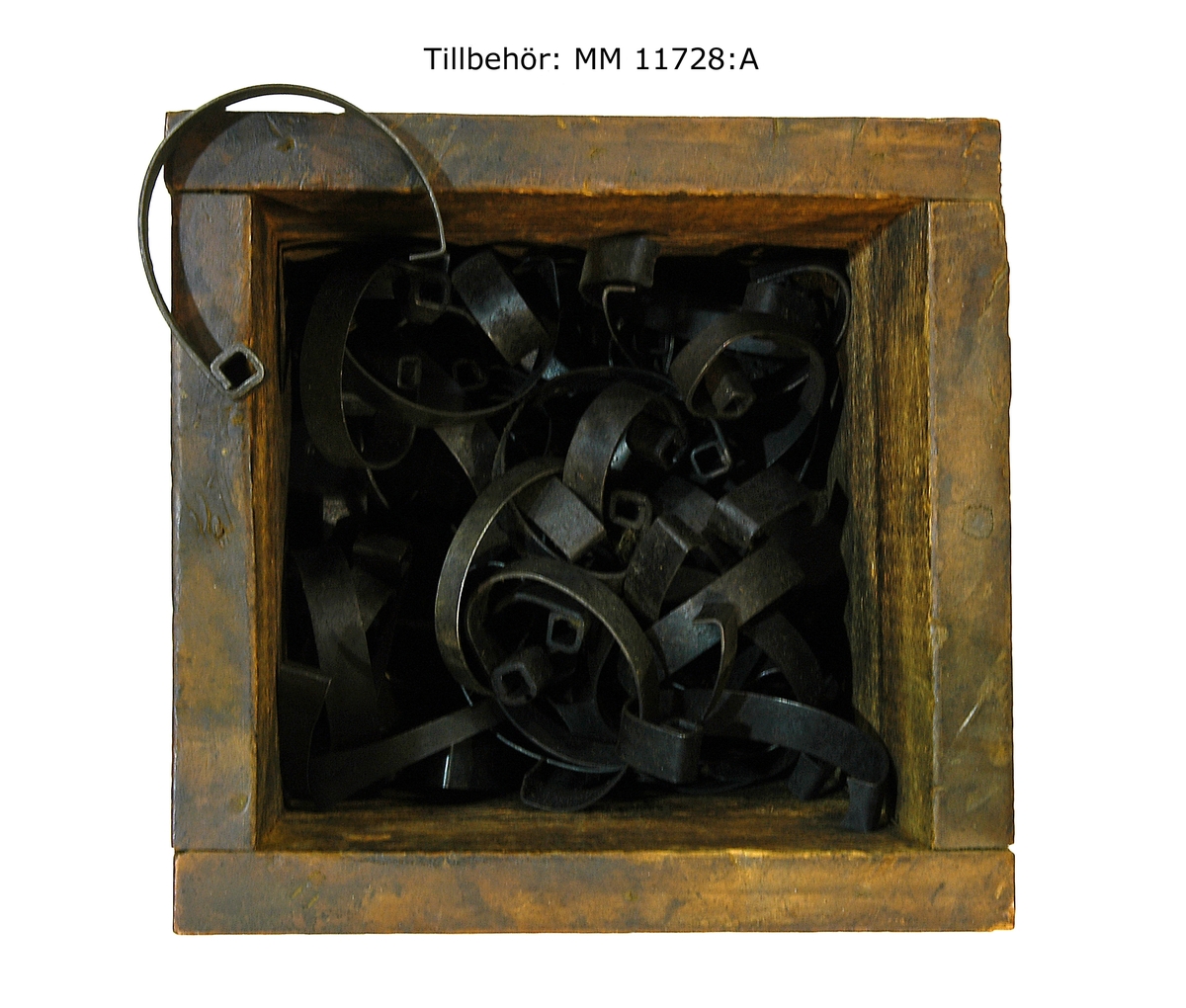 Ritningar av maskinen finns i Marinmuseums arkiv. liksom tillritningen hörande beskrivning av hur maskinen användes (Ritning nr 1036, beskrivning mapp 5013)