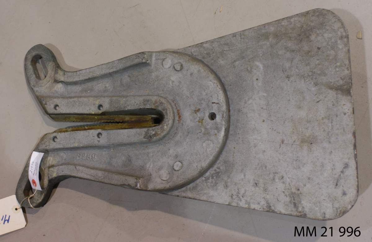 Mittsax till minsvep, av järn.