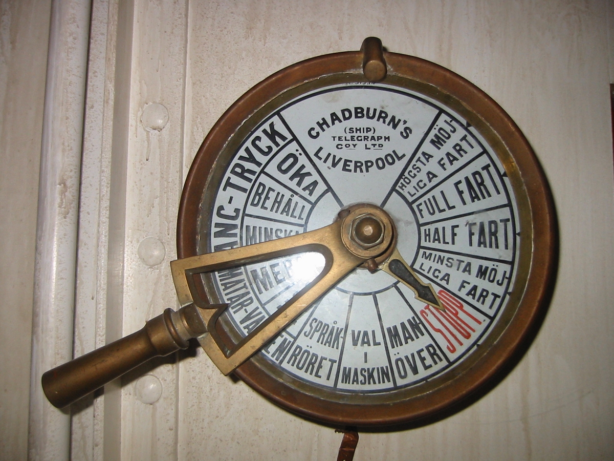 Cirkelrund i mässing infattad tavla by Chadburn´s (ship) Telegraph Coy Ltd