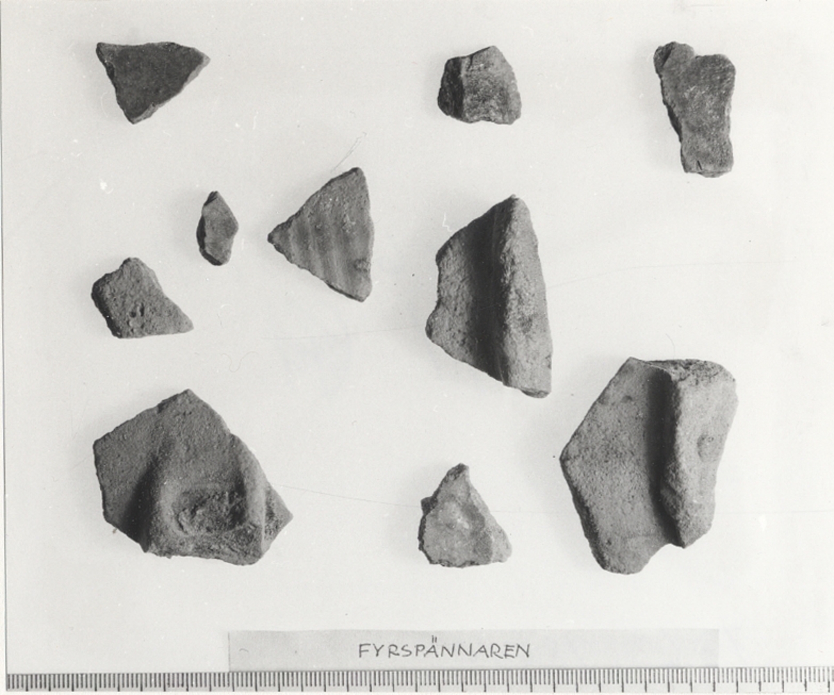 Kantfragment från kruka.