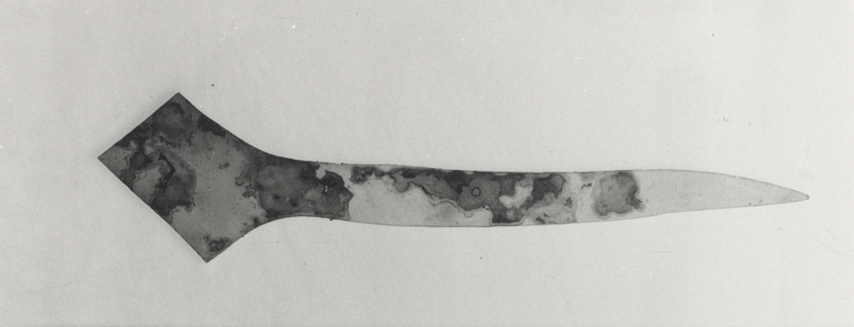 1/Fyndnummer: 34652 (7 skärvor)
2/       -"-           34929 (1 skärva)
3/       -"-           34888 (2 skärvor)
4/       -"-           25113 (1 skärva)
5/       -"-           34547 (3 skärvor)
6/       -"-           25137 (1 skärva)
7/       -"-           25137 (1 skärva)
8/       -"-           34952 (5 skärvor)Föremålets form: Skärvor