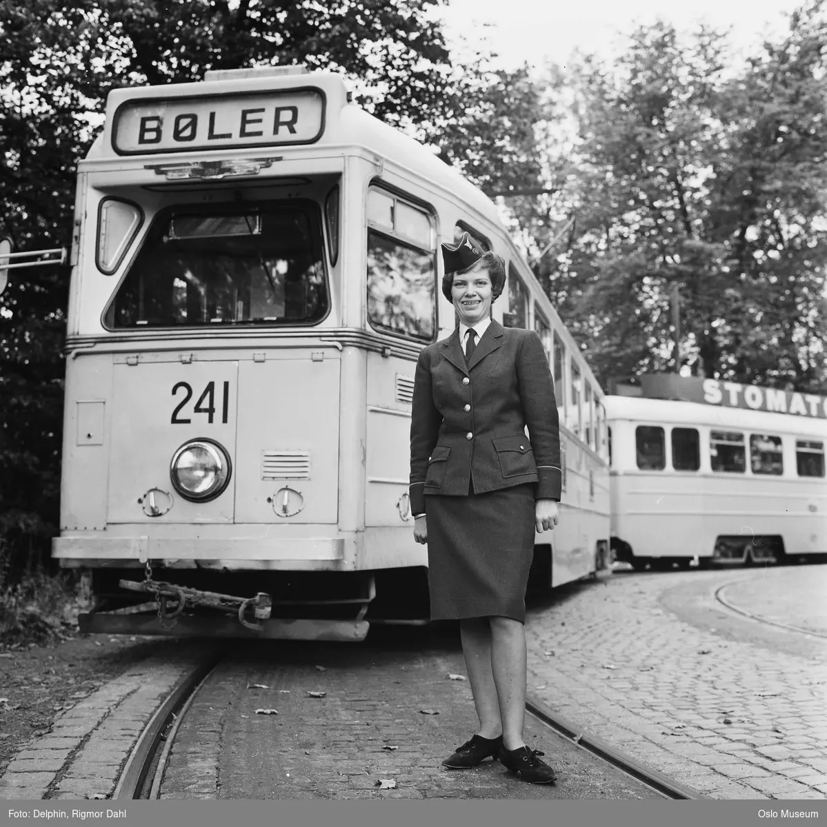 Bøler-trikk, kvinne, sporveiskonduktør, uniform