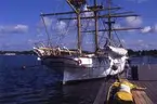 Flyttning av Jarramas från Marinmuseum till Handelshamnen inför Baltic Sail 2000 som äger rum 3-6 augusti.