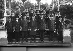 Bilden visar kungliga flottans musikkår i Hoglands Park 1915. 1:a raden f.v Uo 2 gr B.Necander, flaggk.Frans holmkvist, flaggk, J:A:A Fahl, musikr. underlöjtnant Georg ringwall, flaggk. G: Pettersson, flaggk. F: Olsson , uo 2 gr. E. Viberg.
2:a raden f.v. Uo korp. F. olsson, Uo korp.R Åkerberg, Uo korp. K.G. Lindgren, Uo korp.V:Sjöborg, Uo korp. J. Johansson.
överst t.v. Uo korp. V:Rapp