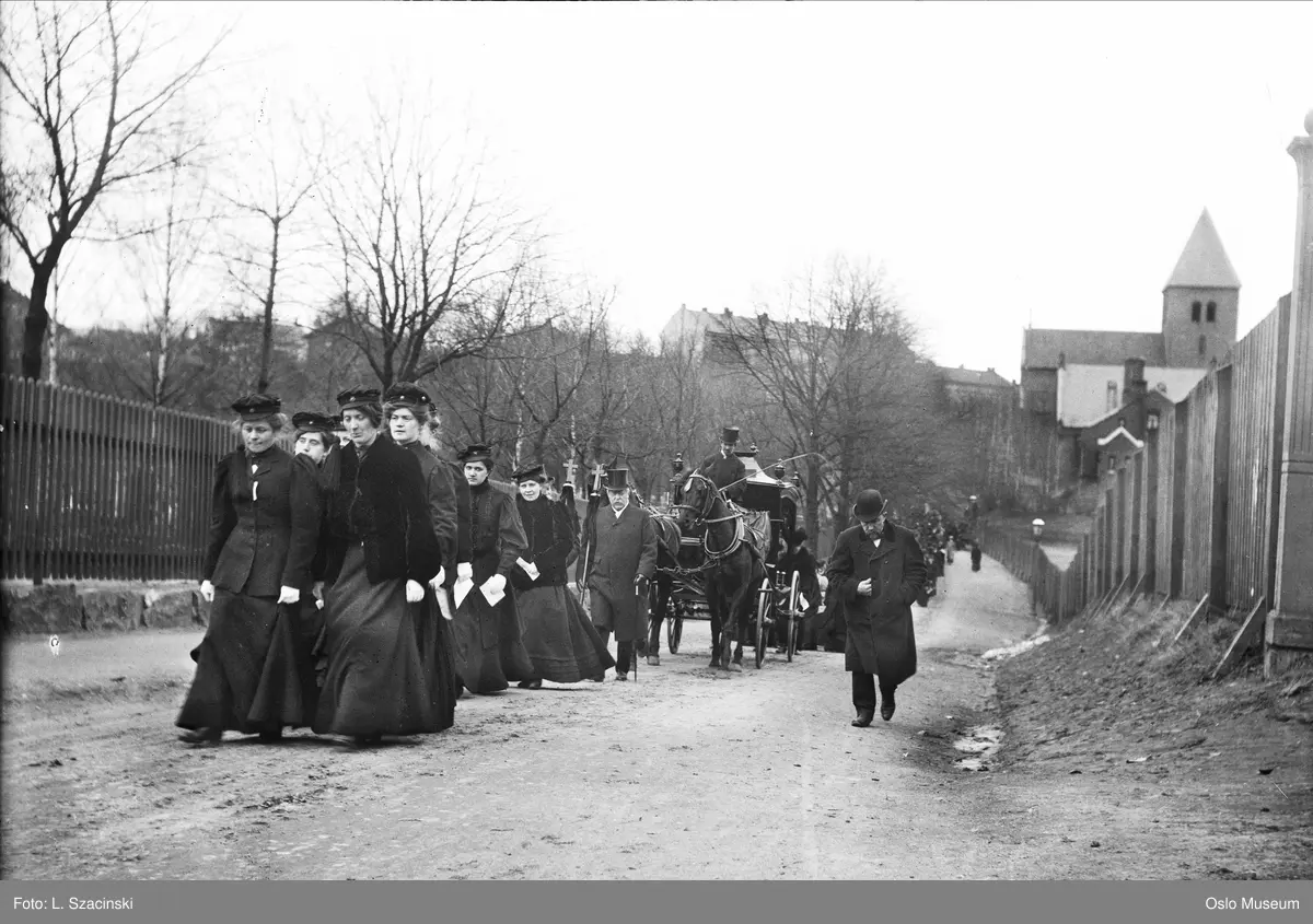 begravelse, gravfølge, prosesjon, hester, vogn, kiste, Gamle Aker kirke