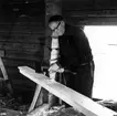 Neg nr 55. Försänkningen täljs ur med yxa. Foto 6.8 (1962).