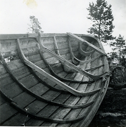 Gammal snipa upptagen på majeldsberget för att brännas nästa majeld.
Västerbotten, Bygdeå tingslag och socken, Ratan.