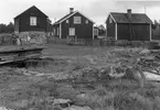 Båtbyggare Magnus Erikssons gård 1/16 mtl Gubbamoss.  Källarstuga, storstuga och lillstuga. Okt 1954