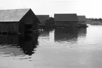 Sjöbodar i Norrboda hamn, okt 1954.