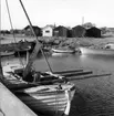 Skåne, Kristiansstads län, V Karups socken, Ramsjöstrand. Hamnen. Däcksbåtens för. I bakgrunden sjöbodar vid hamnplanen.