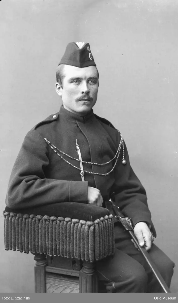 portrett, mann, menig ved infanteriet, uniform, sittende halvfigur