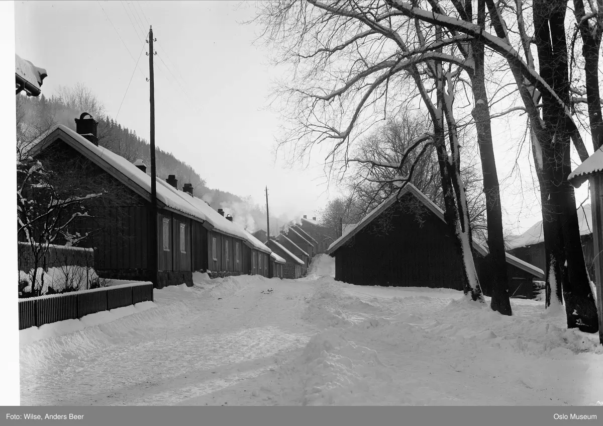Bærums Verk, Verksgata, arbeiderboliger, Klokkeboden, vei, snø, barn