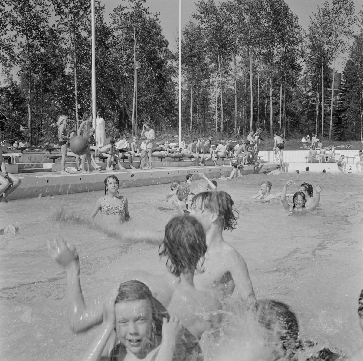 Badpremiär på Aspenbadet, Tierp, Uppland, juni 1968