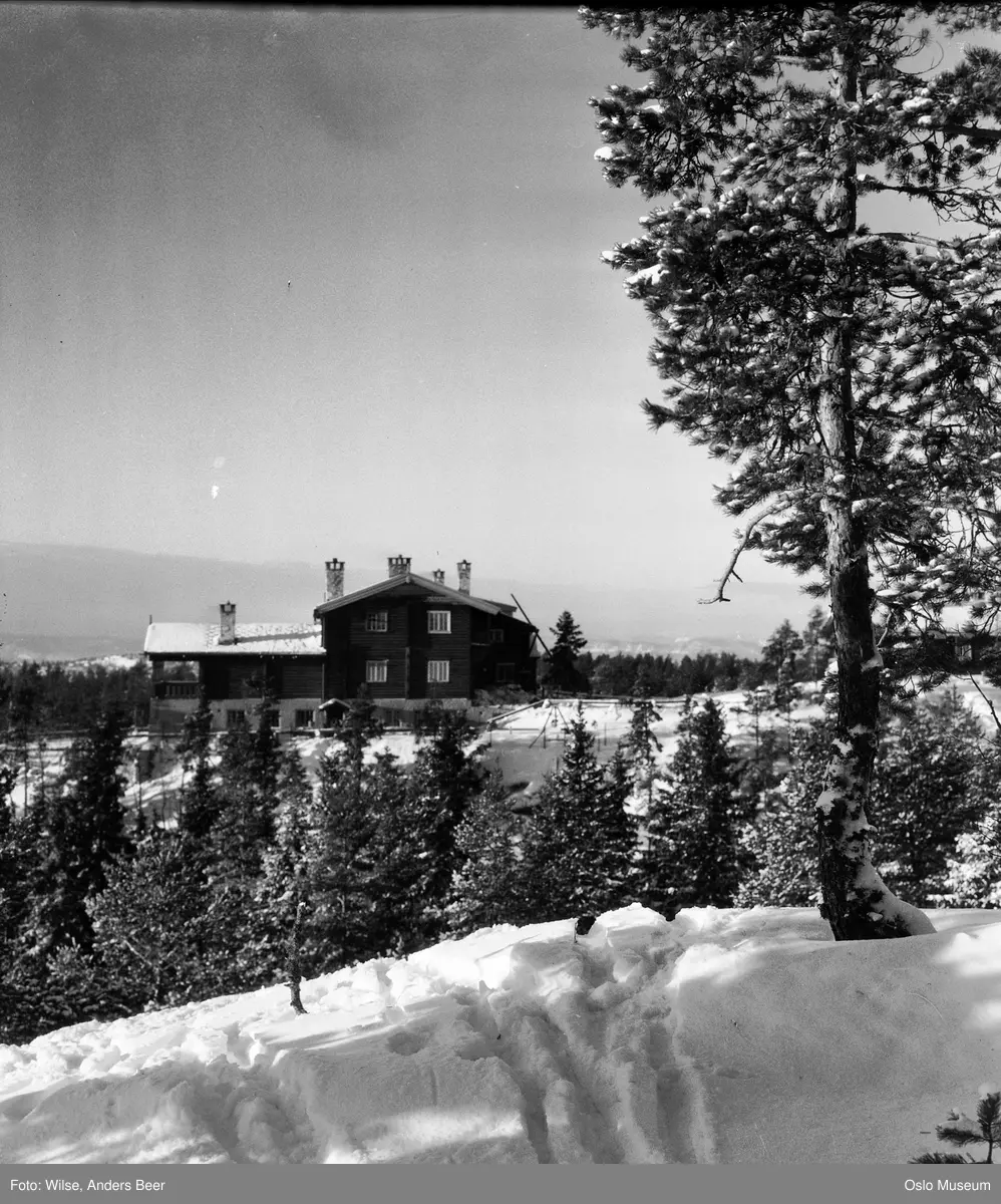 Østmarkseteren restaurant, skog, snø