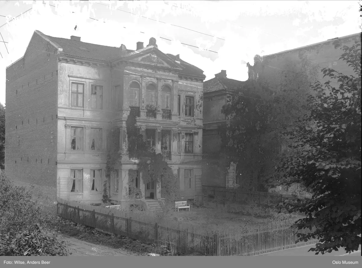 bygård, hage, stakitt