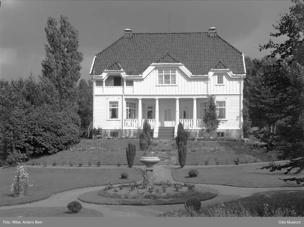 Dr. Dedichens privatklinikk, villa, overlegebolig, hage, solur